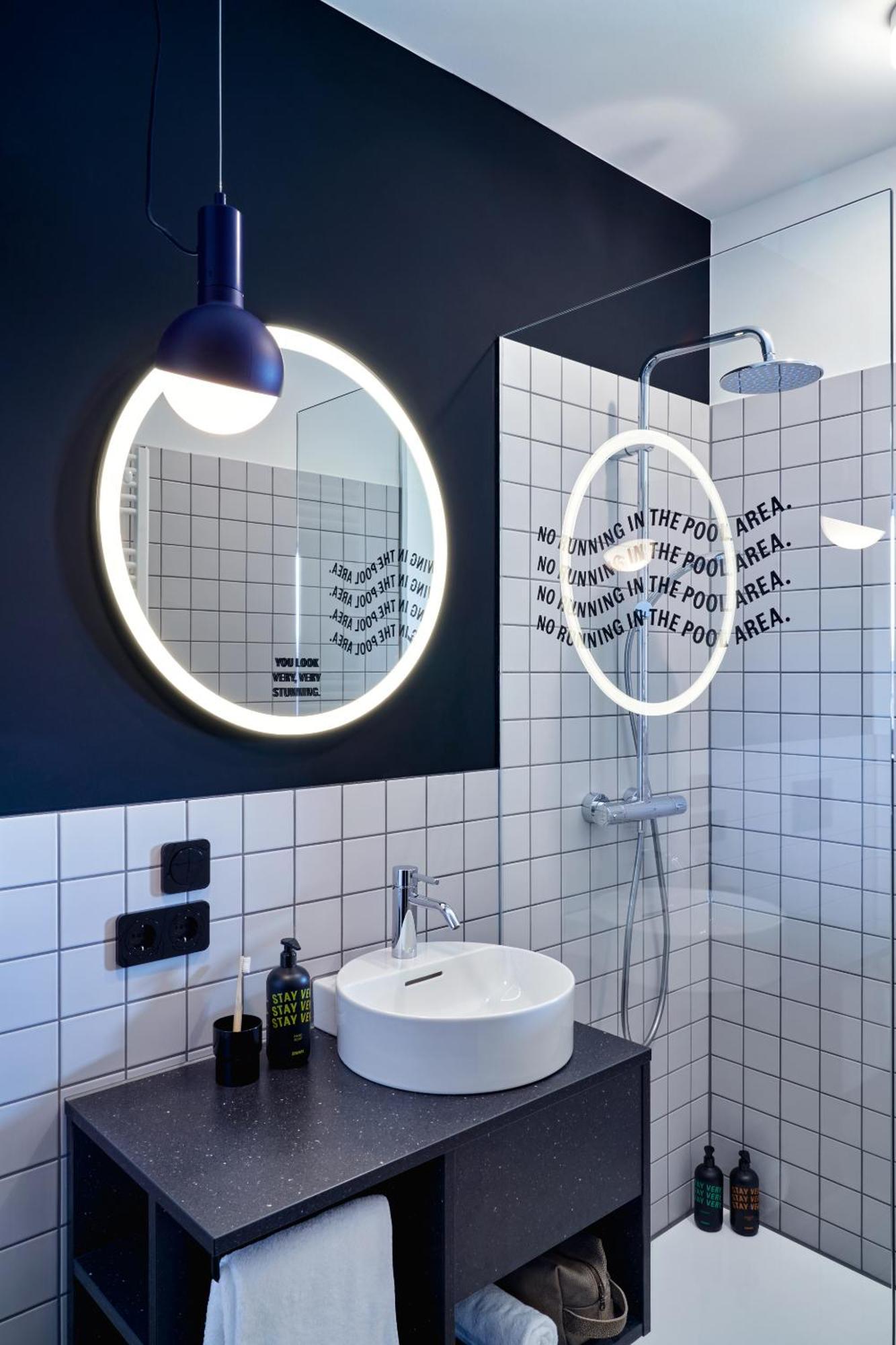 Stayery Bielefeld Hauptbahnhof Bagian luar foto